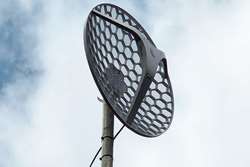 ارتقای لینک وایرلس خوابگاه حافظیه با هدف بهبود کیفیت ارتباطات دانشجویی