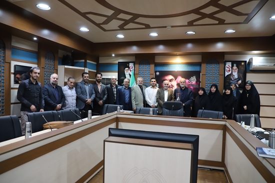 دیدار مسئولان دانشگاه علوم پزشکی تهران با خانواده شهید سعید کبکانیان 