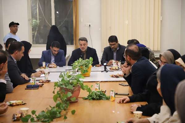 دیدار معاون فرهنگی و دانشجویی وزارت بهداشت با دانشجویان متأهل در هفته خوابگاه‌ها