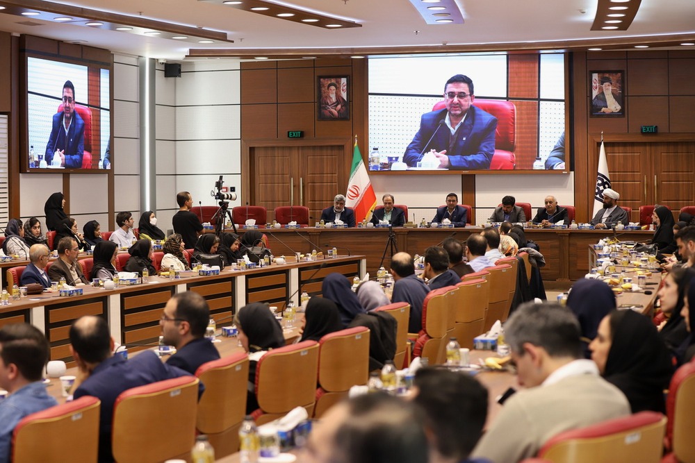 آیین تقدیر از دستیاران تخصصی و فوق تخصصی نمونه دانشگاه و مدیران گروه های آموزشی به مناسبت روز دانشجو