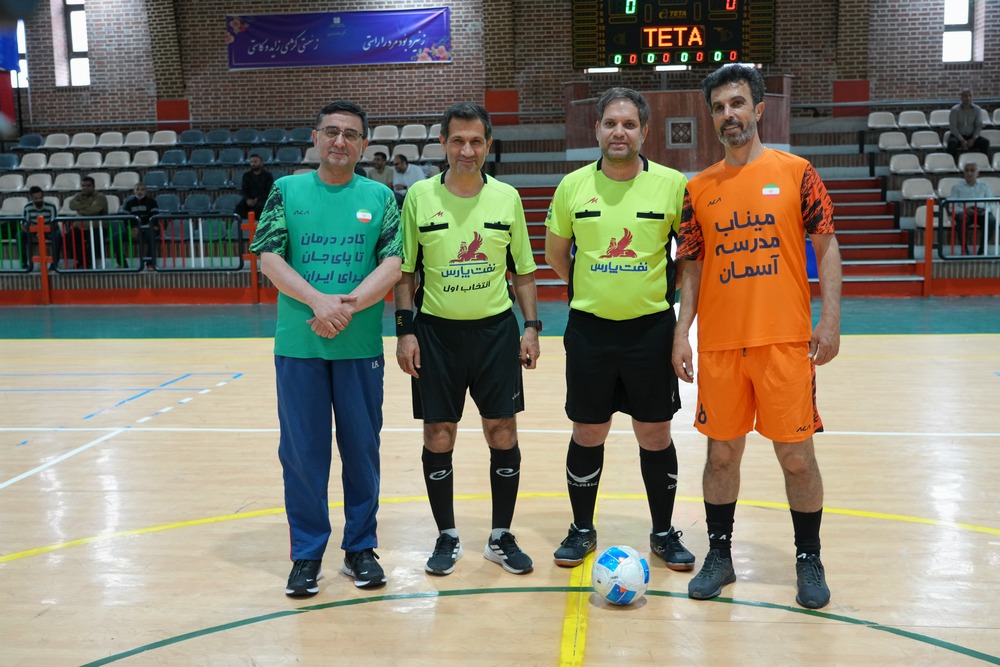 دیدار دوستانه تیم ملی سلامت و تیم شبکه ورزش به یاد شهدای مدافع سلامت و میناب برگزار شد