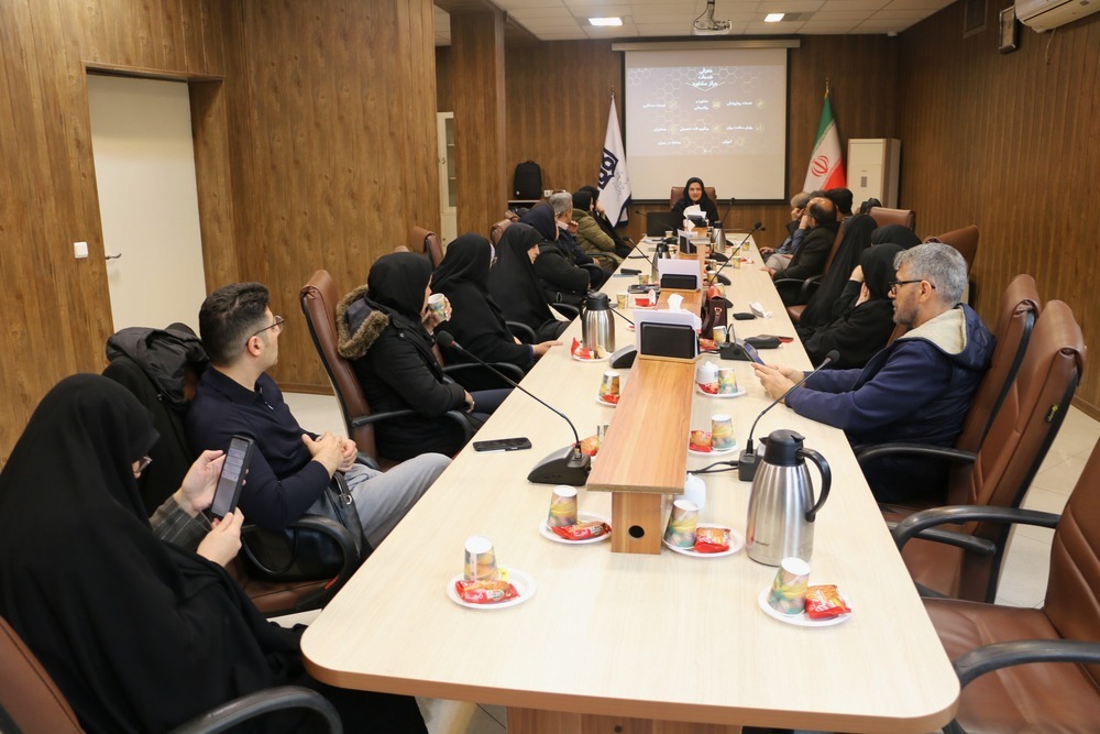 نشست رئیس مرکز مشاوره دانشجویان با اساتید مشاور در دانشکده توانبخشی