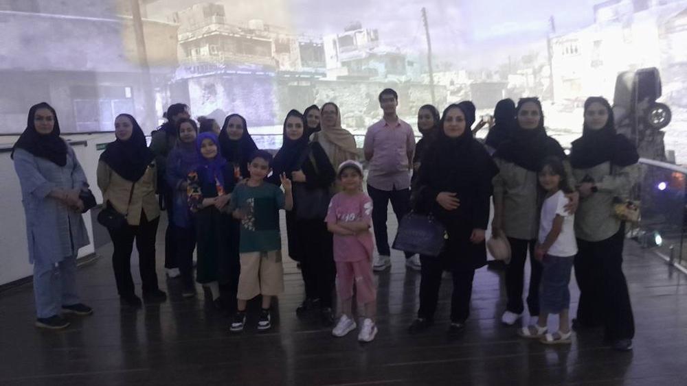 بازدید فرهنگی کارکنان بیمارستان آرش از باغ موزه ملی دفاع مقدس