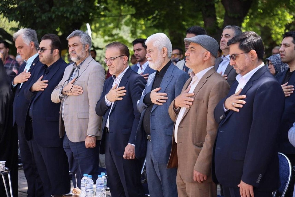 حضور معاون فرهنگی و دانشجویی دانشگاه علوم پزشکی تهران در آیین غرس نهال به یاد شهدای کادر سلامت